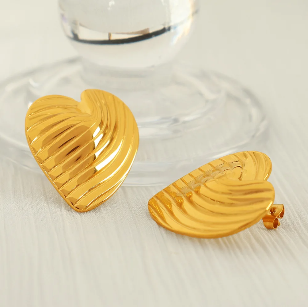 Arete lineado corazón