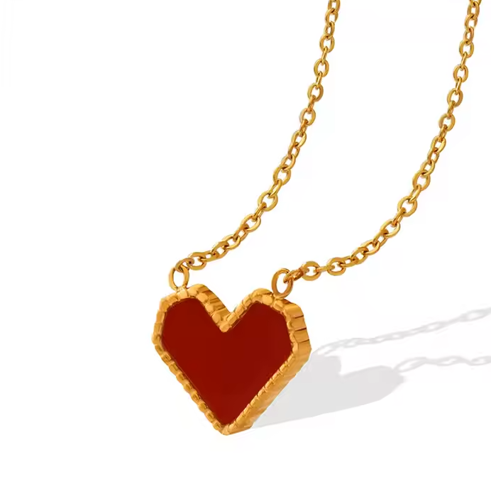 Cadena colgante de corazón rojo