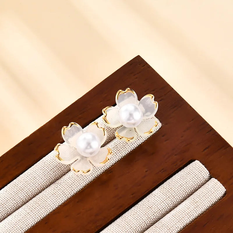 Arete diseño floral